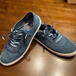 Toms corduroy shoes. Like new, in great condition.